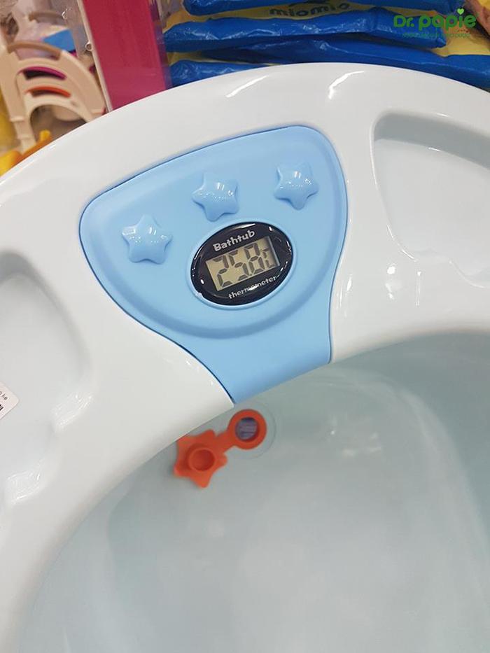 Chậu tắm cho trẻ sơ sinh đo nhiệt độ