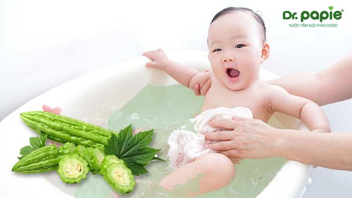 Lưu ý khi tắm cho trẻ bằng nước lá