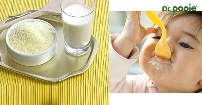Sữa bột chứa đạm albumin khó tiếp thu gây kích ứng da bé, mọc mụn sữa