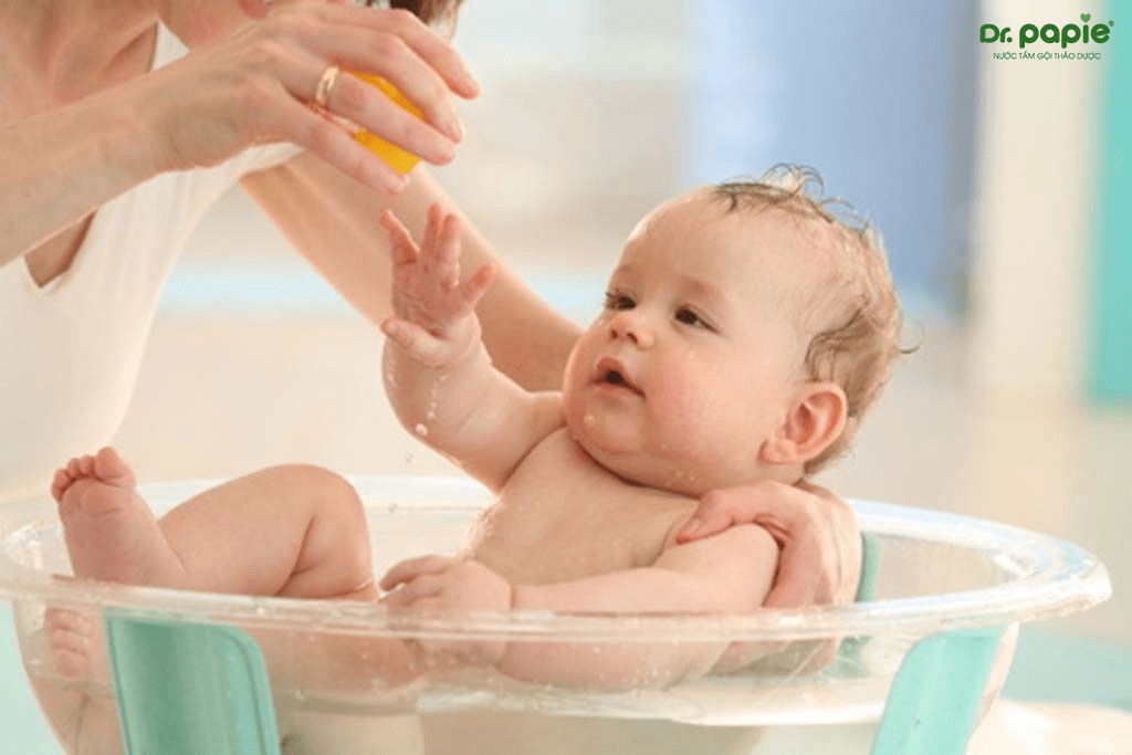lá tắm chữa vàng da cho trẻ sơ sinh